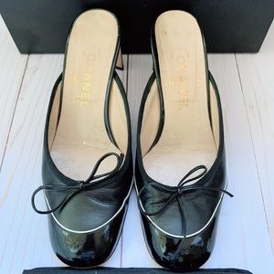 CHANEL Black Heels with White Trim